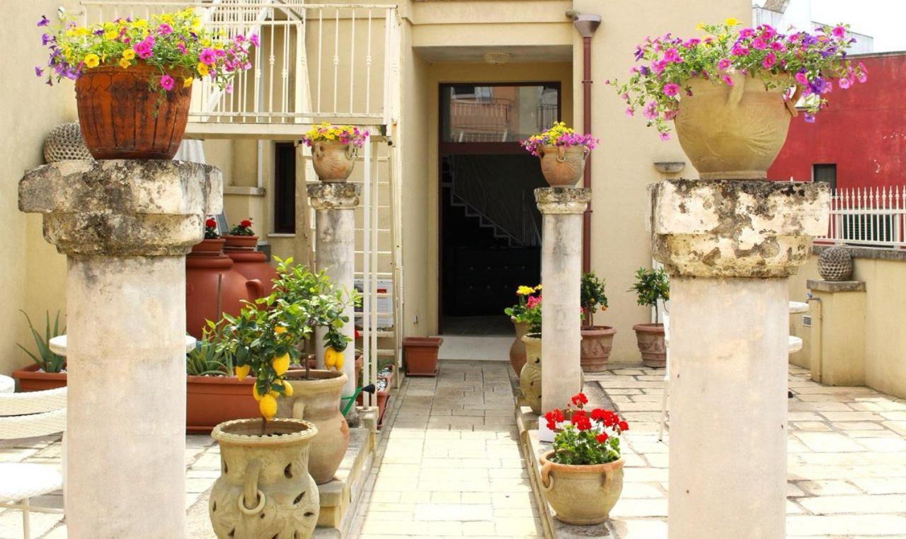 Palazzo Aurora Bed & Breakfast Alezio Exterior photo