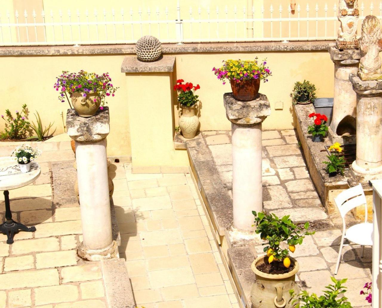 Palazzo Aurora Bed & Breakfast Alezio Exterior photo