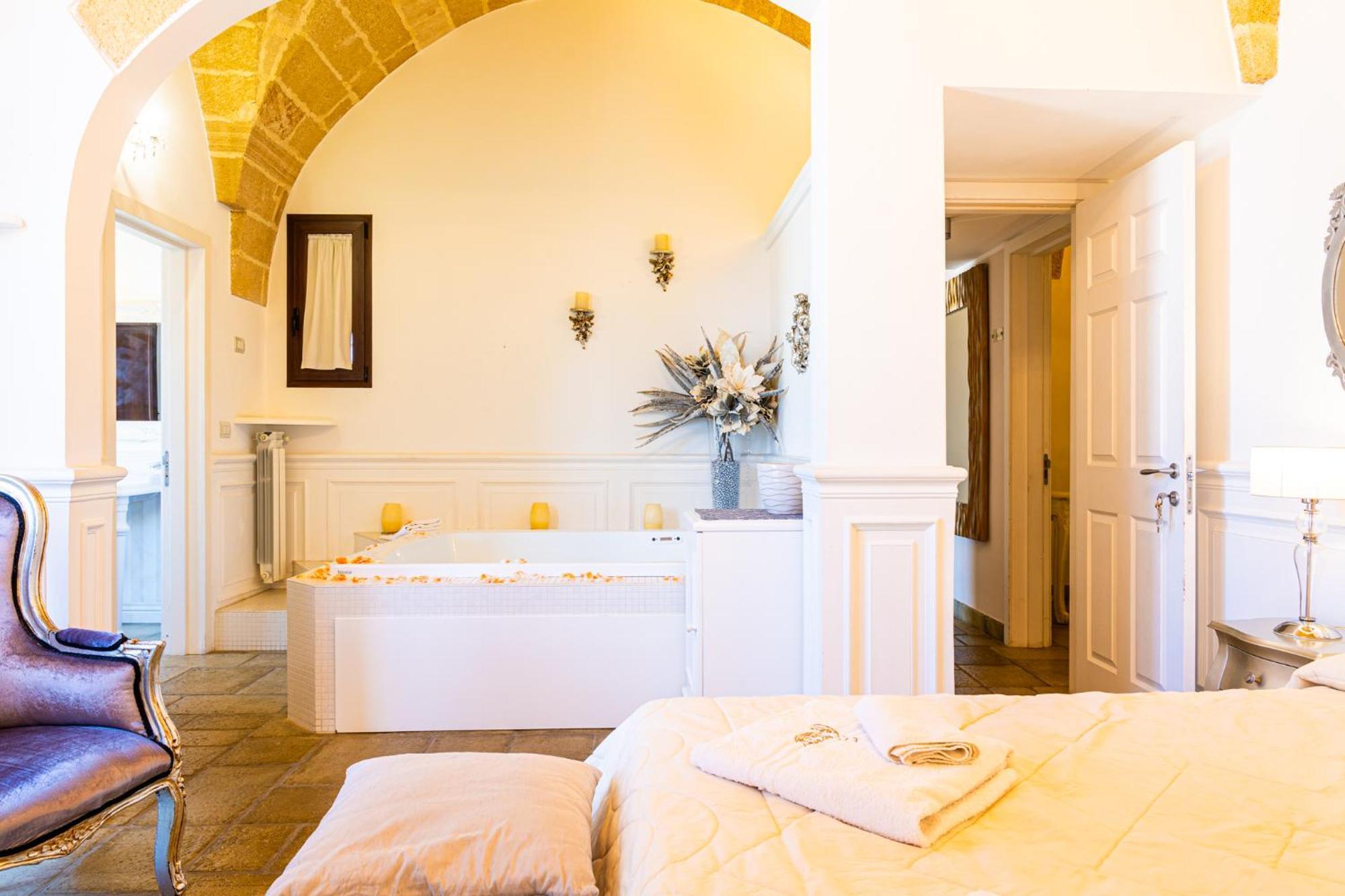 Palazzo Aurora Bed & Breakfast Alezio Exterior photo
