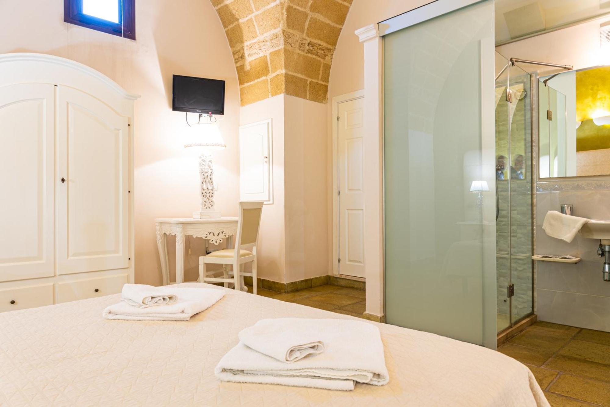 Palazzo Aurora Bed & Breakfast Alezio Exterior photo
