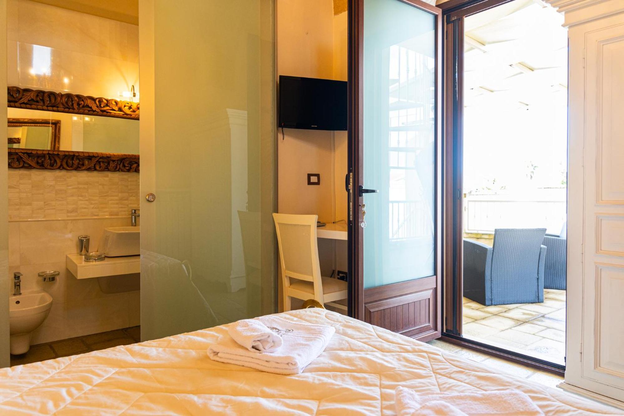 Palazzo Aurora Bed & Breakfast Alezio Exterior photo